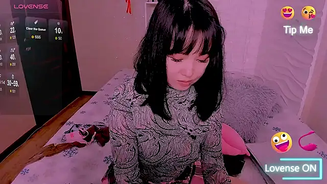 Snapshot of Akiko_Yun chatting on April 18, 11:47 am Akiko Yun online show from April 18, 11:47 am