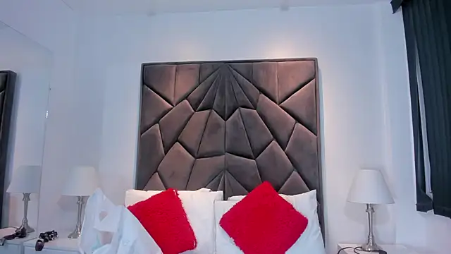 Amelie Fabulous  online show from March 22, 11:35 am