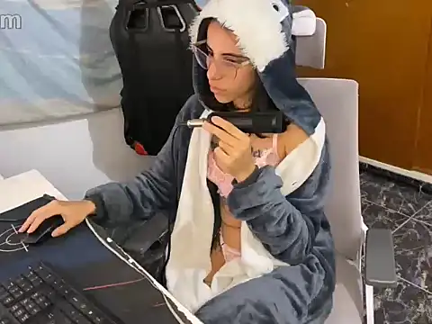 Poison Ivy 29 online show from March 25, 11:33 pm