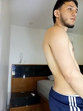 Snapshot of TommyYoung77 chatting on March 22, 3:10 am TommyYoung77 online show from March 22, 3:10 am