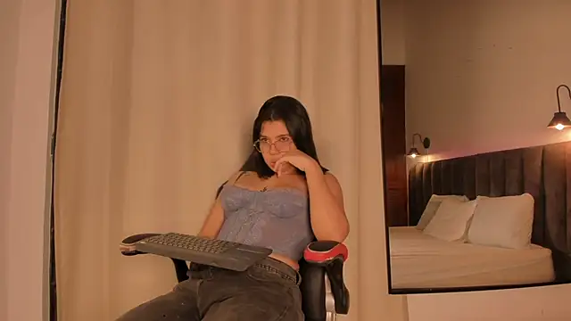 Snapshot of selena__smith1 chatting on March 14, 5:57 am selena smith1 online show from March 14, 5:57 am