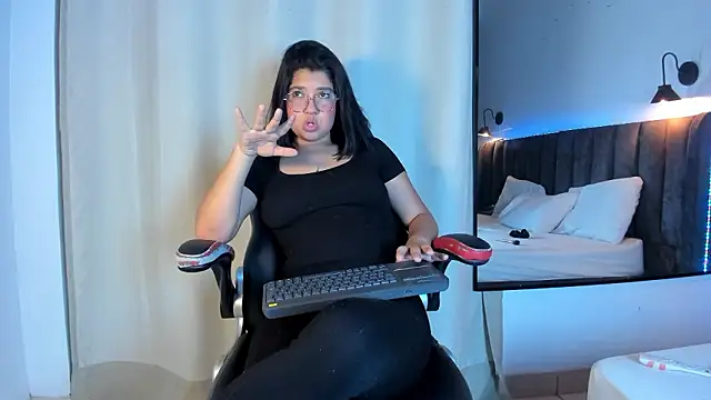 Snapshot of selena__smith1 chatting on March 16, 3:23 am selena smith1 online show from March 16, 3:23 am