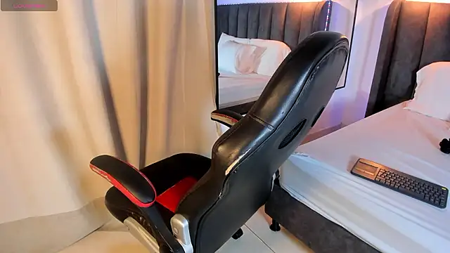 Snapshot of selena__smith1 chatting on March 21, 8:19 am selena smith1 online show from March 21, 8:19 am