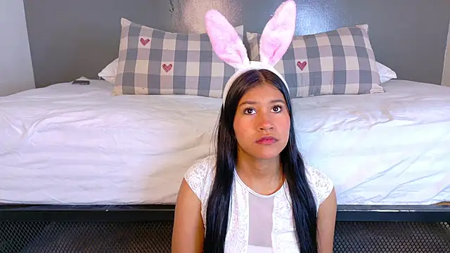 TaniaTaylor   online show from March 14, 11:48 am