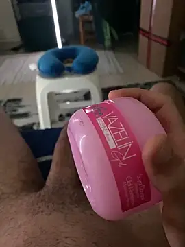 hardboii00 online show from April 11, 9:30 pm