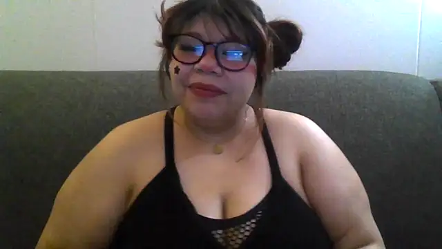 Snapshot of LunaXDaddy chatting on March 19, 9:19 pm LunaXDaddy online show from March 19, 9:19 pm