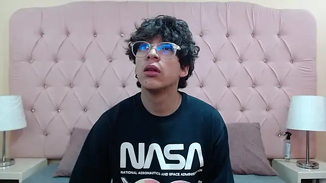 Snapshot of Desire_Ecstasy2 chatting on March 22, 2:37 am Desire Ecstasy2 online show from March 22, 2:37 am