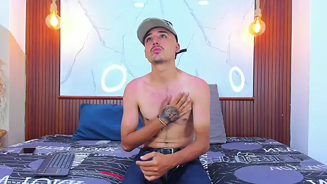 Snapshot of Hadrian_Torres chatting on March 23, 12:53 pm Hadrian Torres online show from March 23, 12:53 pm