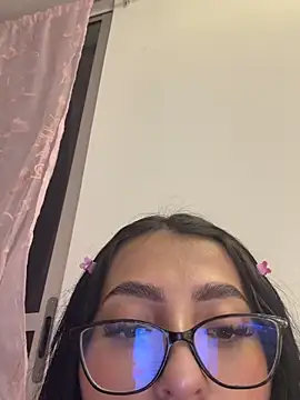 Snapshot of _QaraH chatting on March 13, 1:56 am QaraH online show from March 13, 1:56 am