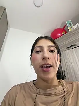 Snapshot of _QaraH chatting on May 9, 8:41 am QaraH online show from May 9, 8:41 am