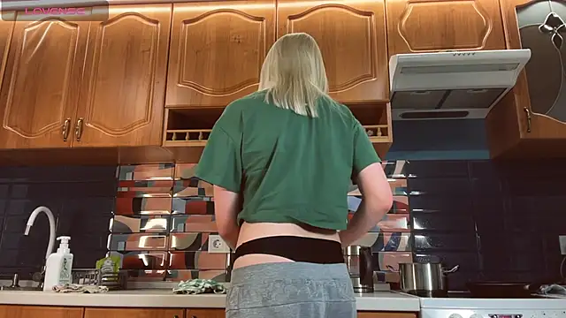 Snapshot of ivygenesis chatting on March 25, 5:52 pm ivygenesis online show from March 25, 5:52 pm