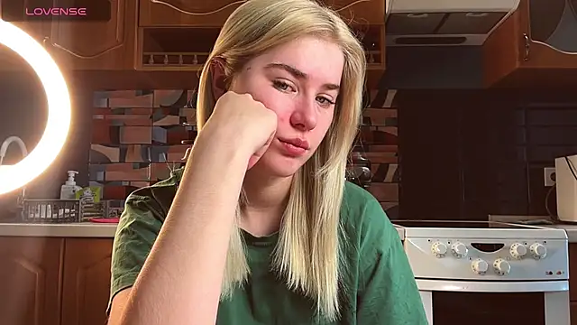 Snapshot of ivygenesis chatting on March 29, 3:39 am ivygenesis online show from March 29, 3:39 am