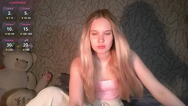 Alice Pleasance online show from June 4, 3:29 pm