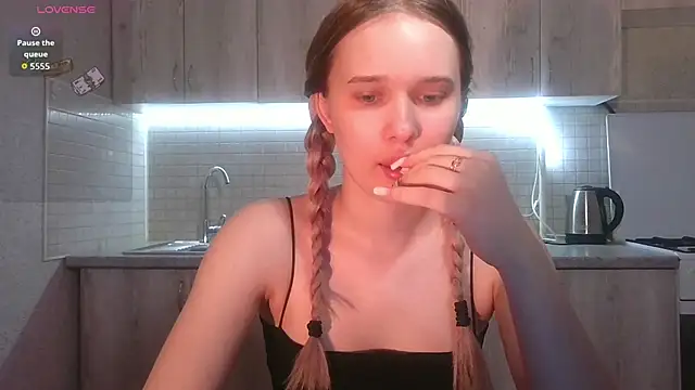 Alice Pleasance online show from June 11, 6:39 pm