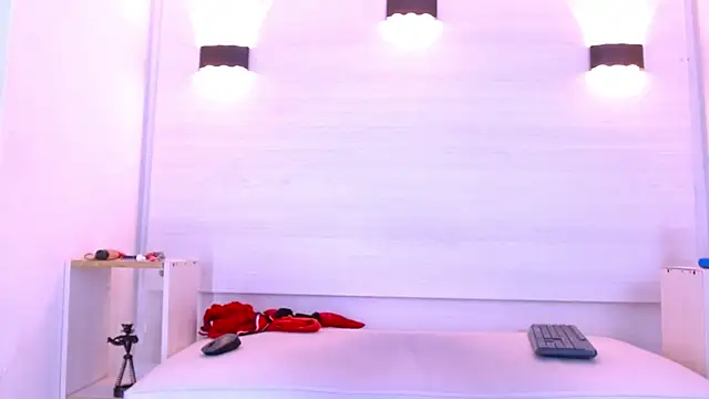 Snapshot of Brianna_Roux chatting on March 27, 7:02 pm Brianna Roux online show from March 27, 7:02 pm