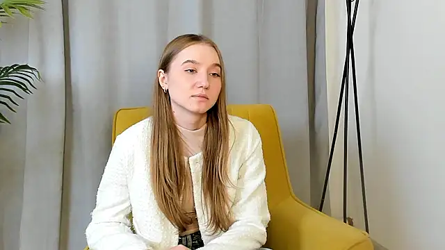 Snapshot of DonellaGrandel chatting on March 13, 11:28 am DonellaGrandel online show from March 13, 11:28 am