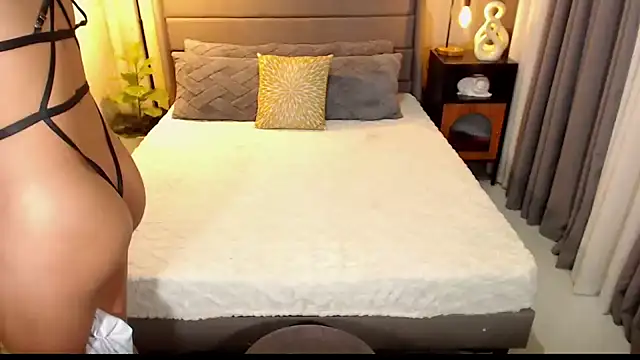 Snapshot of CumShotElara chatting on March 22, 8:23 pm CumShotElara online show from March 22, 8:23 pm