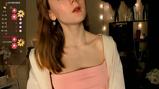 Snapshot of MalloryGray chatting on March 18, 3:37 pm MalloryGray online show from March 18, 3:37 pm