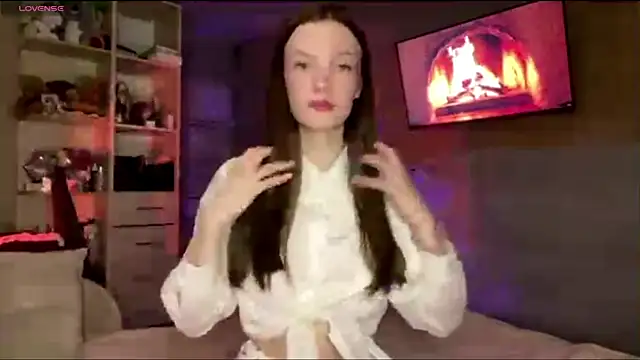 KellyAllison online show from April 6, 9:27 pm