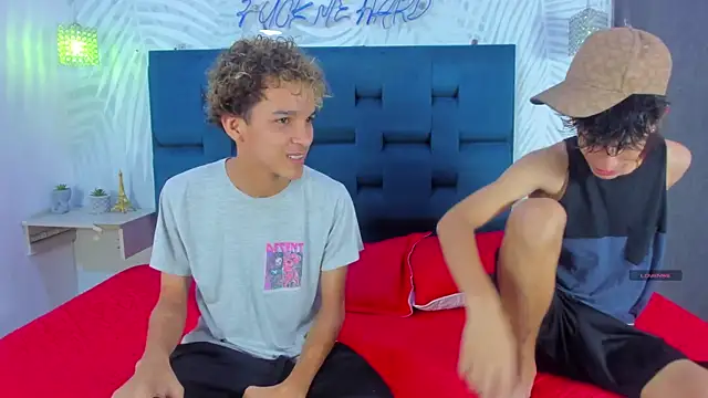 Snapshot of Only3Trio chatting on March 19, 6:12 pm Only3Trio online show from March 19, 6:12 pm