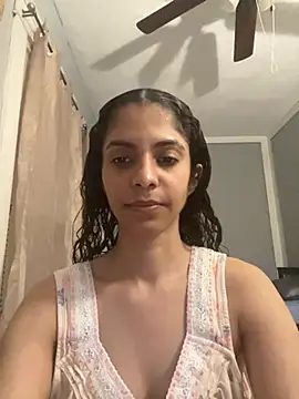 karlatiburcio online show from May 6, 12:52 am