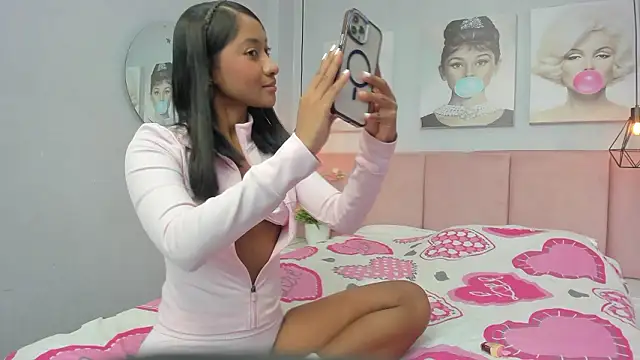 Snapshot of tifannygrey_ chatting on March 25, 6:14 pm tifannygrey online show from March 25, 6:14 pm