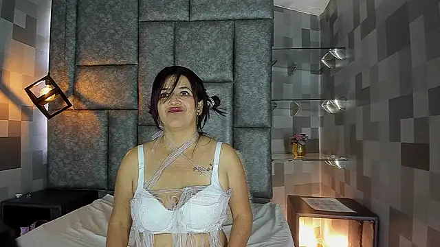 ivannia Lawrence online show from March 21, 6:44 pm