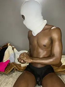 Snapshot of RoyaltyRox chatting on March 17, 8:12 pm RoyaltyRox online show from March 17, 8:12 pm