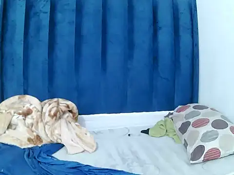 Snapshot of MelaniBbe chatting on March 25, 9:10 pm MelaniBbe online show from March 25, 9:10 pm