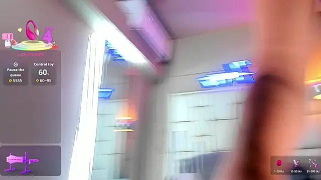 Snapshot of MiaCamille_ chatting on April 21, 7:28 pm MiaCamille online show from April 21, 7:28 pm