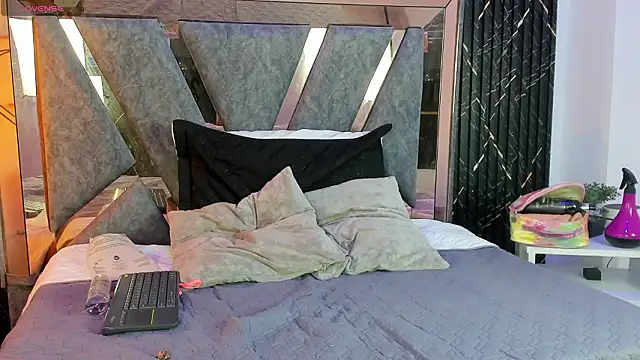 Hanna jonnes  online show from March 25, 7:31 pm