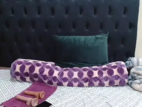 Snapshot of SlimGooddiexx chatting on March 23, 6:56 pm SlimGooddiexx online show from March 23, 6:56 pm