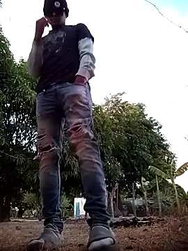 Snapshot of spittingpig1 chatting on March 18, 10:29 am spittingpig1 online show from March 18, 10:29 am