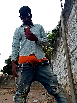 Snapshot of spittingpig1 chatting on March 24, 11:15 am spittingpig1 online show from March 24, 11:15 am