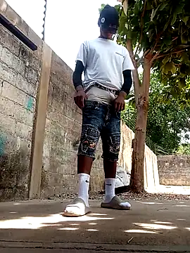 Snapshot of spittingpig1 chatting on March 26, 2:44 pm spittingpig1 online show from March 26, 2:44 pm