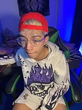 Snapshot of alejito_jeje chatting on March 23, 2:43 pm alejito jeje online show from March 23, 2:43 pm