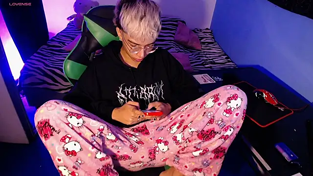 Snapshot of alejito_jeje chatting on March 27, 4:29 pm alejito jeje online show from March 27, 4:29 pm