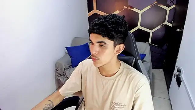 Snapshot of FlinsShadow chatting on March 18, 3:09 am FlinsShadow online show from March 18, 3:09 am