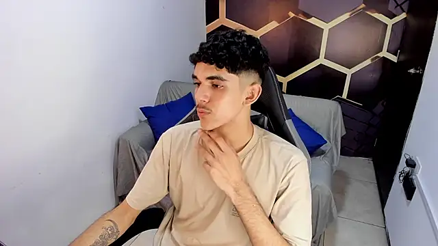 Snapshot of FlinsShadow chatting on March 20, 3:22 am FlinsShadow online show from March 20, 3:22 am