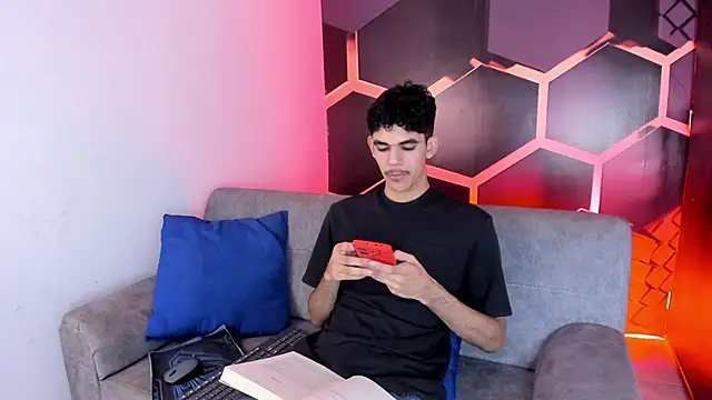 Snapshot of FlinsShadow chatting on March 31, 3:19 am FlinsShadow online show from March 31, 3:19 am