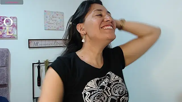 Snapshot of violeta_scott chatting on March 18, 3:37 pm violeta scott online show from March 18, 3:37 pm