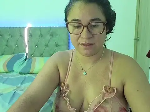 estrellajunior online show from May 24, 11:48 am