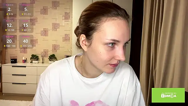 Snapshot of SamellaFlugum chatting on March 24, 5:18 pm SamellaFlugum online show from March 24, 5:18 pm