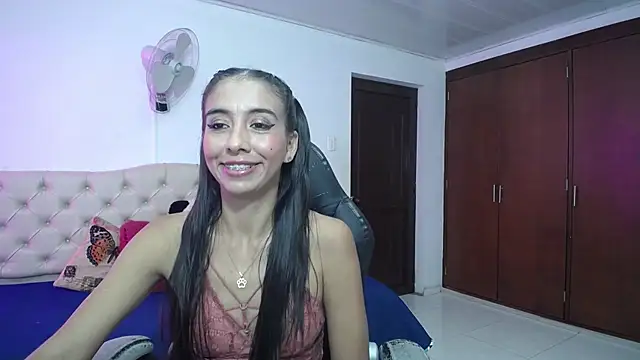 Snapshot of sandra_petite19 chatting on June 7, 10:57 pm sandra petite19 online show from June 7, 10:57 pm