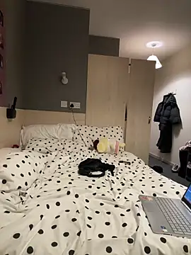 Snapshot of Halligirl chatting on March 19, 2:43 pm Halligirl online show from March 19, 2:43 pm