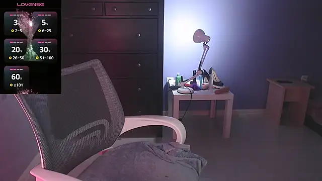 Snapshot of Sweet_Emilynn chatting on March 24, 6:46 pm Sweet Emilynn online show from March 24, 6:46 pm