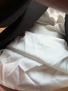 Snapshot of kara-tt chatting on March 29, 2:00 am kara-tt online show from March 29, 2:00 am