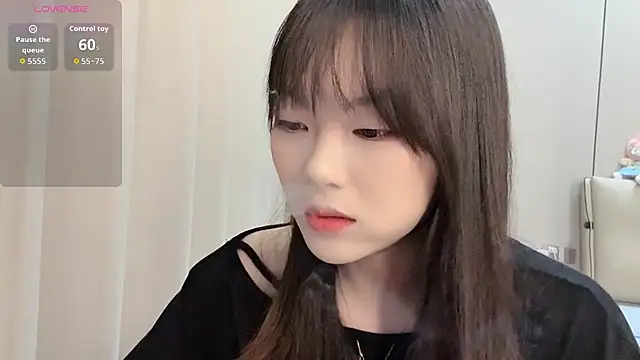 Snapshot of Lily-8888 chatting on March 19, 2:32 pm Lily-8888 online show from March 19, 2:32 pm