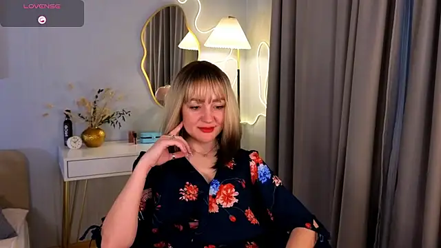 Oliiviaaa online show from March 24, 8:19 am