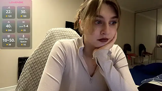 Snapshot of Olivia_132 chatting on March 22, 3:26 pm Olivia 132 online show from March 22, 3:26 pm